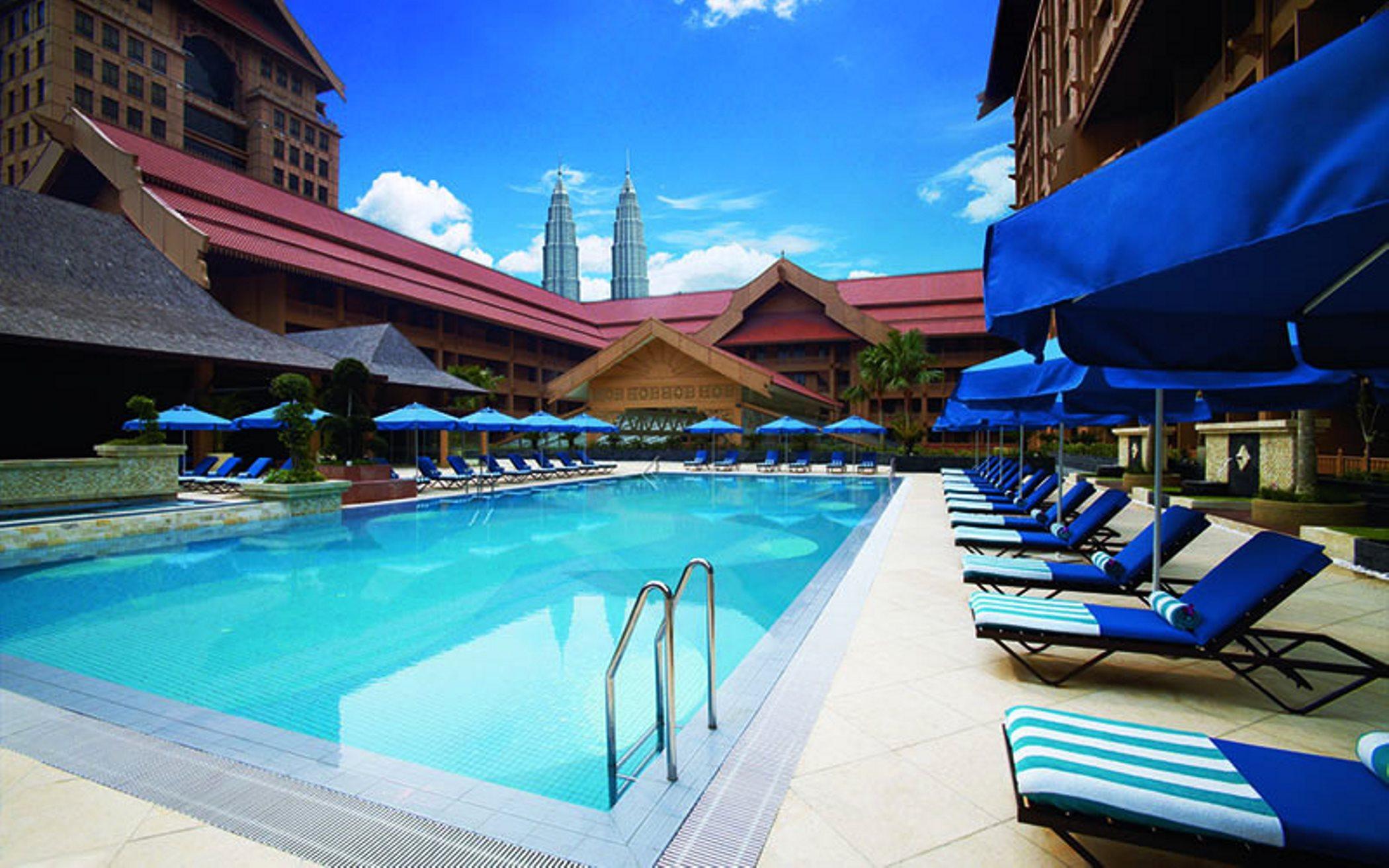Royale Chulan Kuala Lumpur Hotel Ngoại thất bức ảnh The swimming pool at Shangri-La Kuala Lumpur