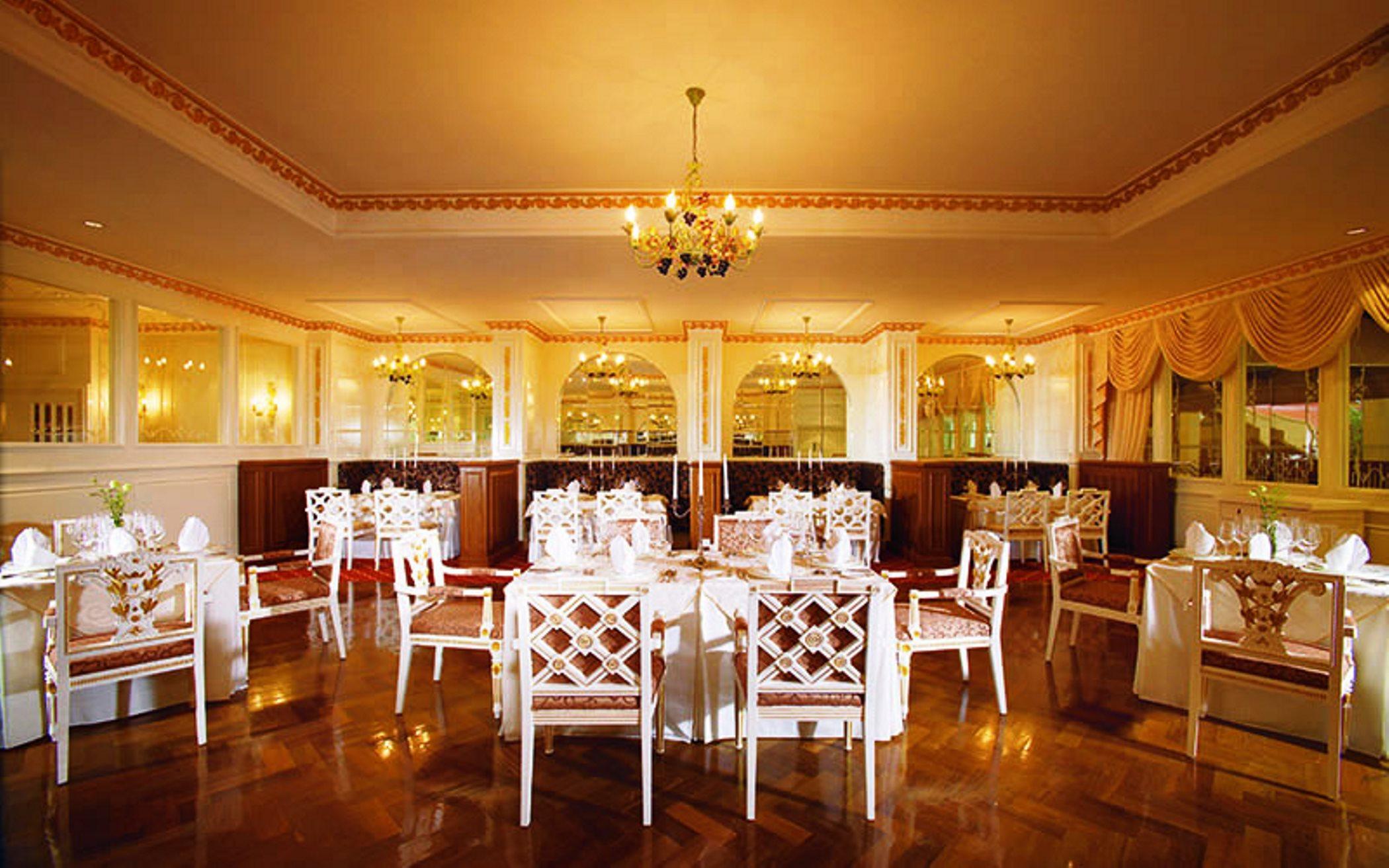 Royale Chulan Kuala Lumpur Hotel Ngoại thất bức ảnh The restaurant