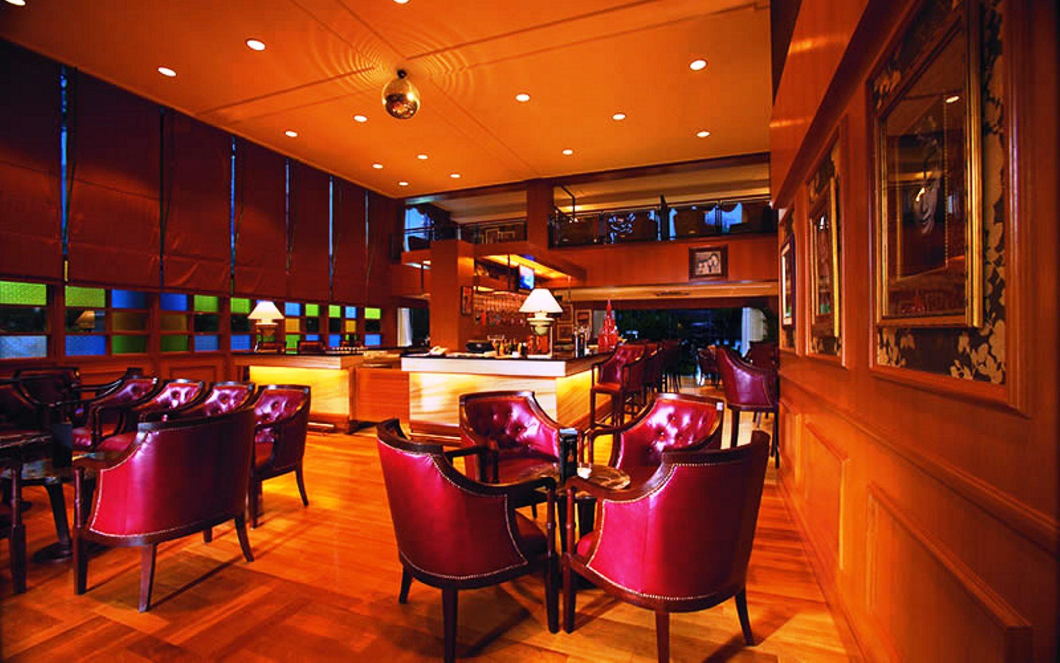 Royale Chulan Kuala Lumpur Hotel Ngoại thất bức ảnh The Club Lounge at Hong Kong International Airport