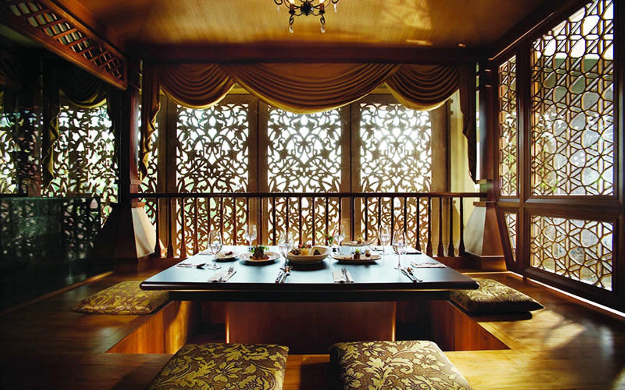 Royale Chulan Kuala Lumpur Hotel Ngoại thất bức ảnh A restaurant in the Emirates Palace