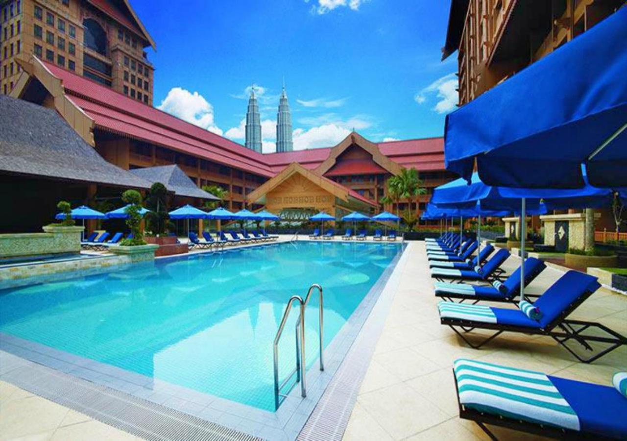 Royale Chulan Kuala Lumpur Hotel Ngoại thất bức ảnh The swimming pool at Shangri-La Kuala Lumpur