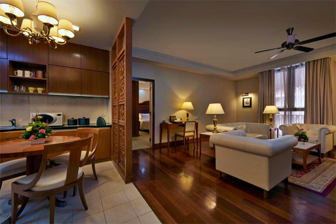 Royale Chulan Kuala Lumpur Hotel Ngoại thất bức ảnh A typical apartment at The Residence