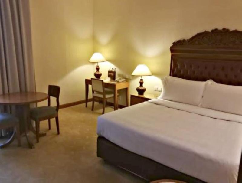 Royale Chulan Kuala Lumpur Hotel Ngoại thất bức ảnh A room at the hotel